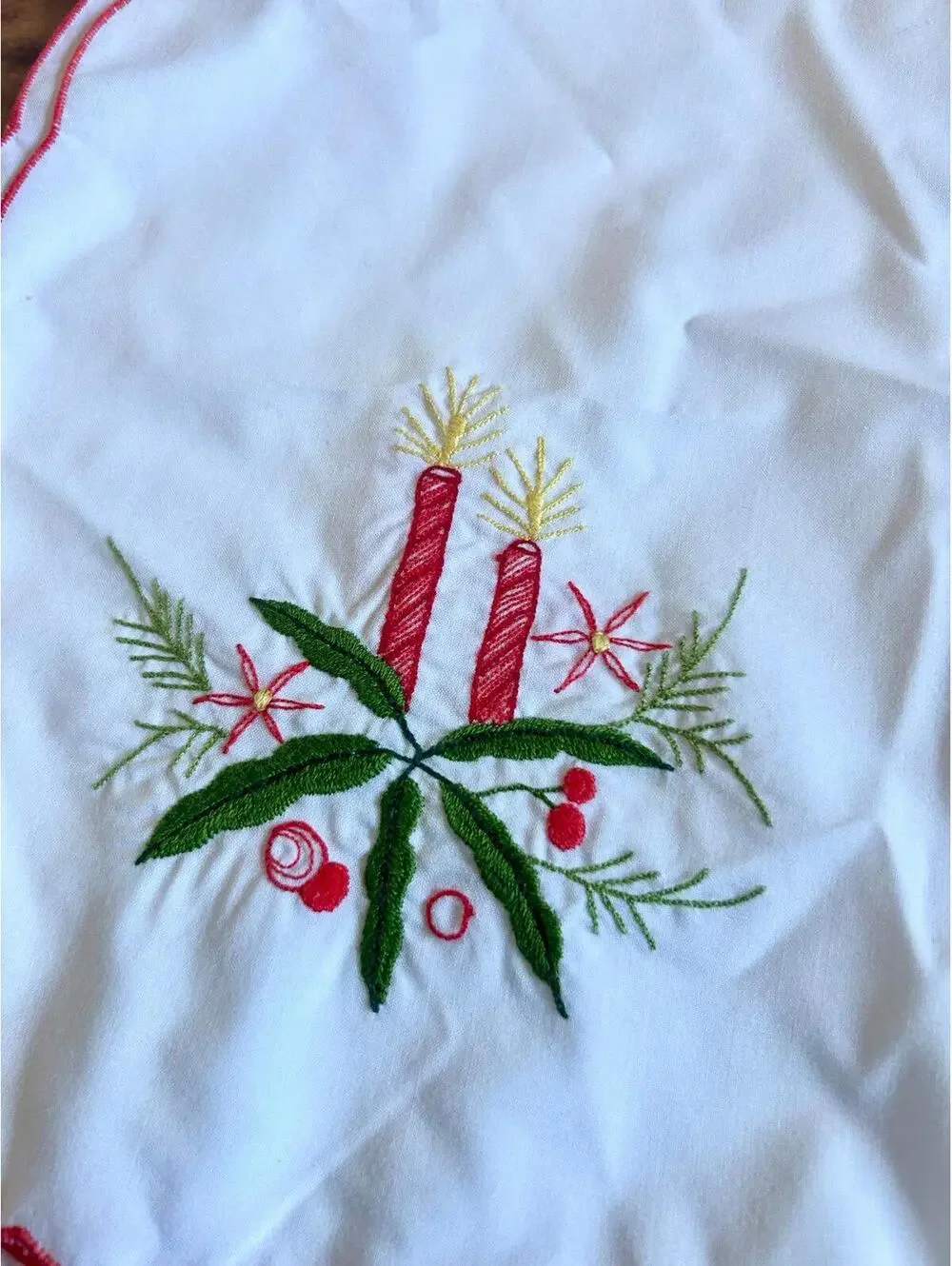 Set of 8 Vintage Embroidered Cloth Napkins (7 rectangle 1 square) Candles Berry